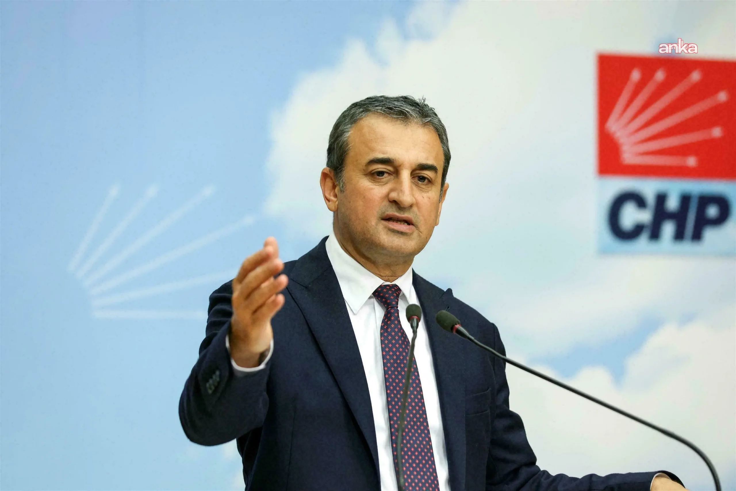 Burhanettin Bulut’tan “emekli ikramiyesi” tepkisi: 4 bin lirayı müjde diye sunmak, emeklinin aklıyla alay etmektir